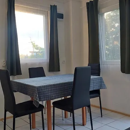 Oazis Apartman, Gardony, Velencei-to *